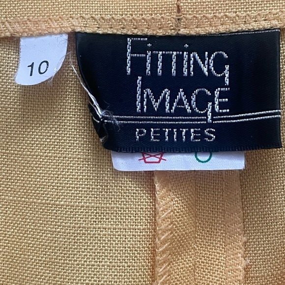Fitting image Vibrant Yellow Modern short suit with shoulder pad - Picture 7 of 10